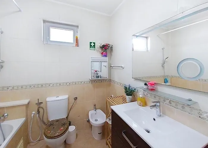 View 990 Meters From On Foot Apartment *