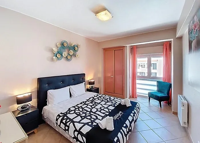 View 990 Meters From On Foot Apartment *