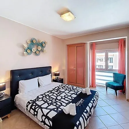 View 990 Meters From On Foot Appartement *